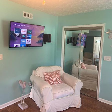 Cheerful Two Bedroom House 1.5 Miles From Beach. 默特尔比奇 外观 照片