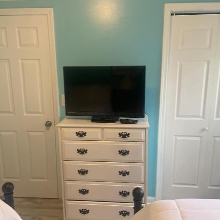 Cheerful Two Bedroom House 1.5 Miles From Beach. 默特尔比奇 外观 照片