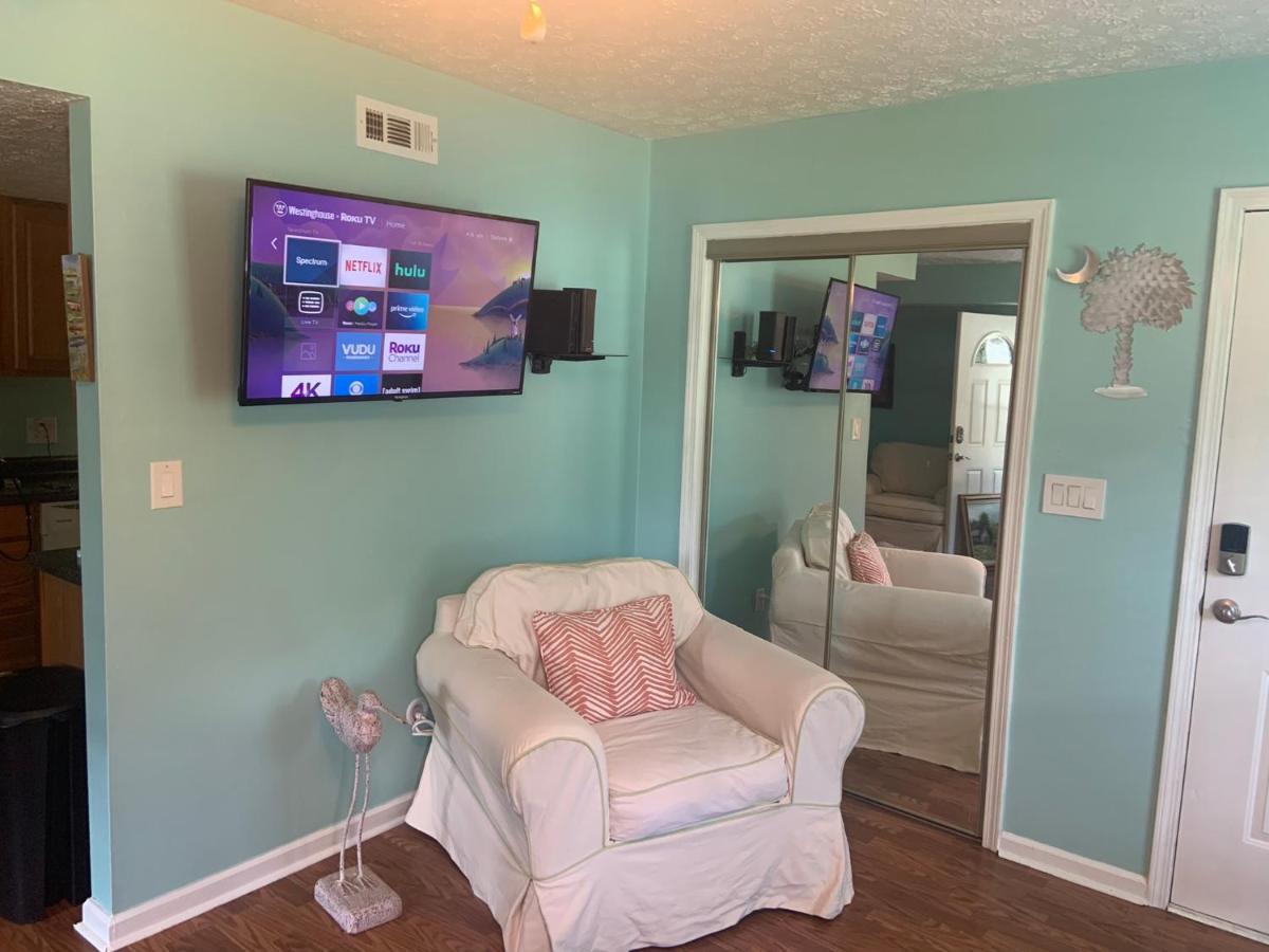 Cheerful Two Bedroom House 1.5 Miles From Beach. 默特尔比奇 外观 照片