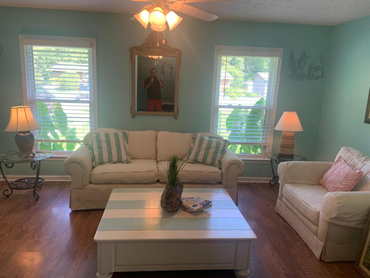 Cheerful Two Bedroom House 1.5 Miles From Beach. 默特尔比奇 外观 照片