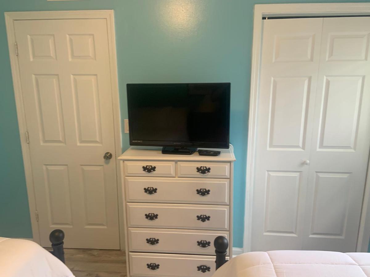 Cheerful Two Bedroom House 1.5 Miles From Beach. 默特尔比奇 外观 照片